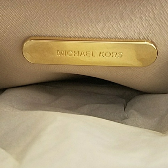 Michael Kors Medium Reversible Tote Bag - Picture 2 of 6